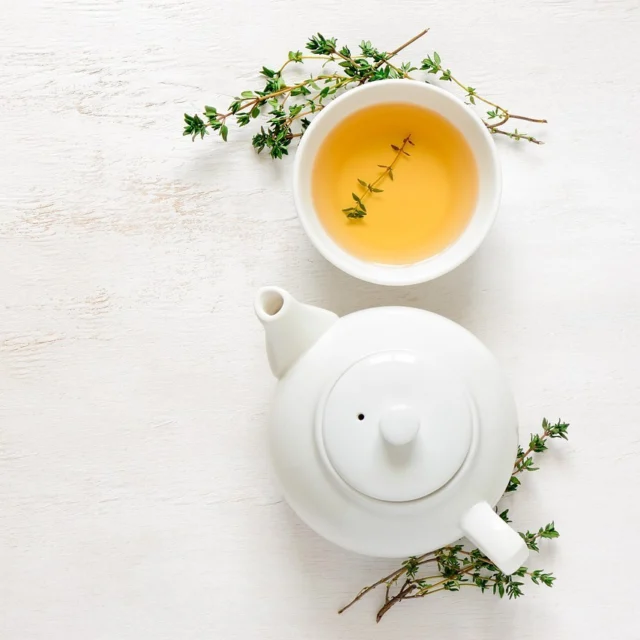 🌿 Frühlingsfrisch mit weißem Tee! 🌼✨Leicht, fruchtig und wunderbar erfrischend – weißer Tee ist der perfekte Begleiter für die ersten warmen Frühlingstage! 🌞🍃🌷 Schon probiert? Finde deine neue Lieblingstasse Tee und genieße den Frühling in vollen Zügen! ☕🌸https://www.jaegertee.at/weitere-tees/weisser-tee/#WeißerTee #SpringVibes #TeaLover #HealthyDrinks #Frühlingsmomente #TeeGenuss #Frühlingsgefühle #JägerTEE #Wien #WienerTee