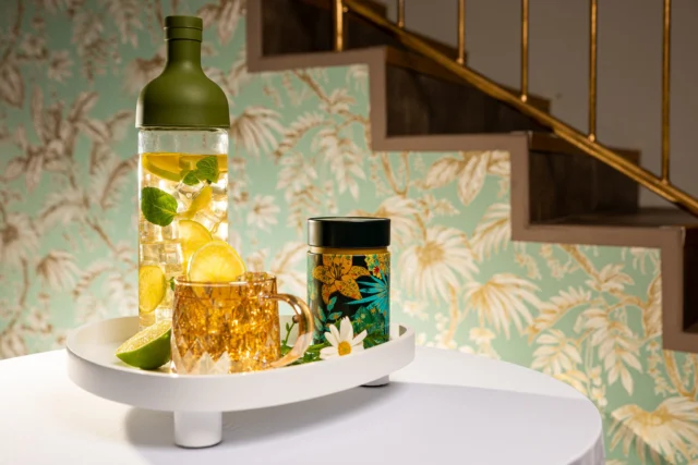 Jetzt -10% auf den Tee des Monats - Japan Green Yuzu Bio🍋Ein spritzig-frischer Grüntee mit Yuzu-Zitrusnote, perfekt als Cold Brew oder auf Eis. Jetzt probieren! Lieblich japanischer Bio Grüntee mit zart grasigem Aroma, erhält durch die beigemischten Yuzu Stücke (jap.Zitrone) einen erfrischenden Charakter. Wenig Teein, auch als Cold Brew ein wahrer Genuss!#GreenYuzu #TeeDesMonats #GrünteeLiebe #YuzuTee #ColdBrew #TeeGenuss #JägerTEE #Japan #Grüntee #Bio #Organic #Zitrone