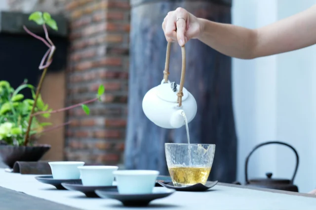 🍵🫖 Heute ist es so weit! Unser Tee-Seminar beginnt am Abend – wir freuen uns auf alle Teilnehmer*innen!Neugierig geworden? Hier entdeckt ihr unsere anderen Tee Seminare: Link in der BIO#TeeSeminar #TeeVerkostung #JägerTEEEvent #TeeErleben #Genussabend #AromenUndTerroir