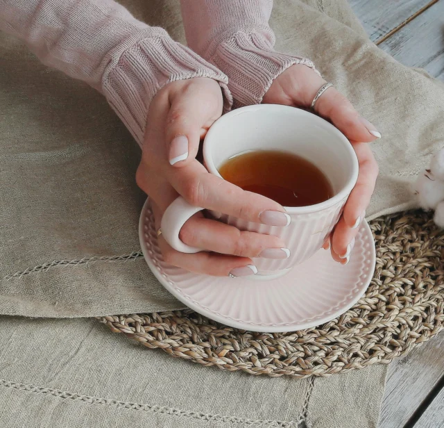 Der Juni lädt zum Entspannen ein 🍃Mit GABA Oolong oder Kräutertees wird der Abend zur Auszeit – ganz ohne Koffeinkick. 🌙✨Unsere Empfehlungen für ruhige Abende:🌿 Formosa GABA Oolong – sanft, rund & leicht beruhigend🌼 Kräutergarten – harmonisch & naturbelassen mit Minze, Zitronenmelisse & Kamille🍃 Griechischer Bergtee (Bio) – traditionell, erfrischend & koffeinfrei💤 Einfach mal abschalten und den Tag langsam ausklingen lassen.#Abendtee #TeeZumEntspannen #GABAOolong #Kräutergarten #GriechischerBergtee #TeeRitual #JägerTEE #Teegenuss #Koffeinfrei #Abendritual #SlowDown #RuheImKopf #TeeLiebe #TeeZeit