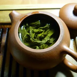 Gaba Tee Zubereitung in Tonkanne